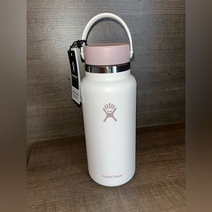 Hydro Flask JUNEBERRY 32oz- Special Edition! - Brand new with tag!